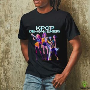 Huntr_X Heroic Poses Group Shot Shirt