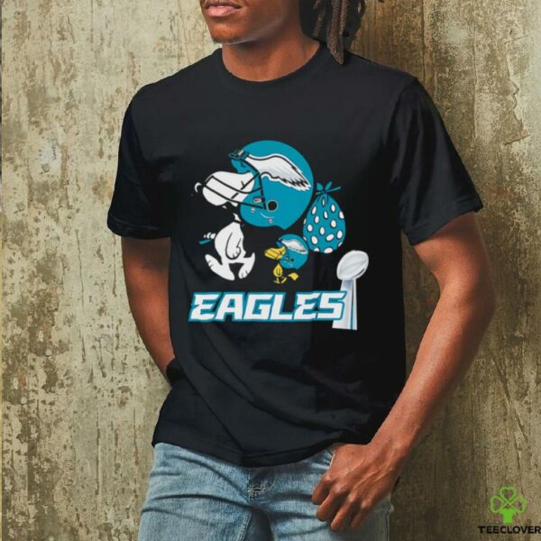 Snoopy and Woodstock walking Philadelphia Eagles shirt