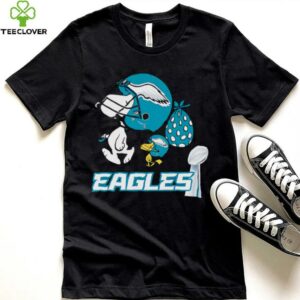 Snoopy and Woodstock walking Philadelphia Eagles shirt