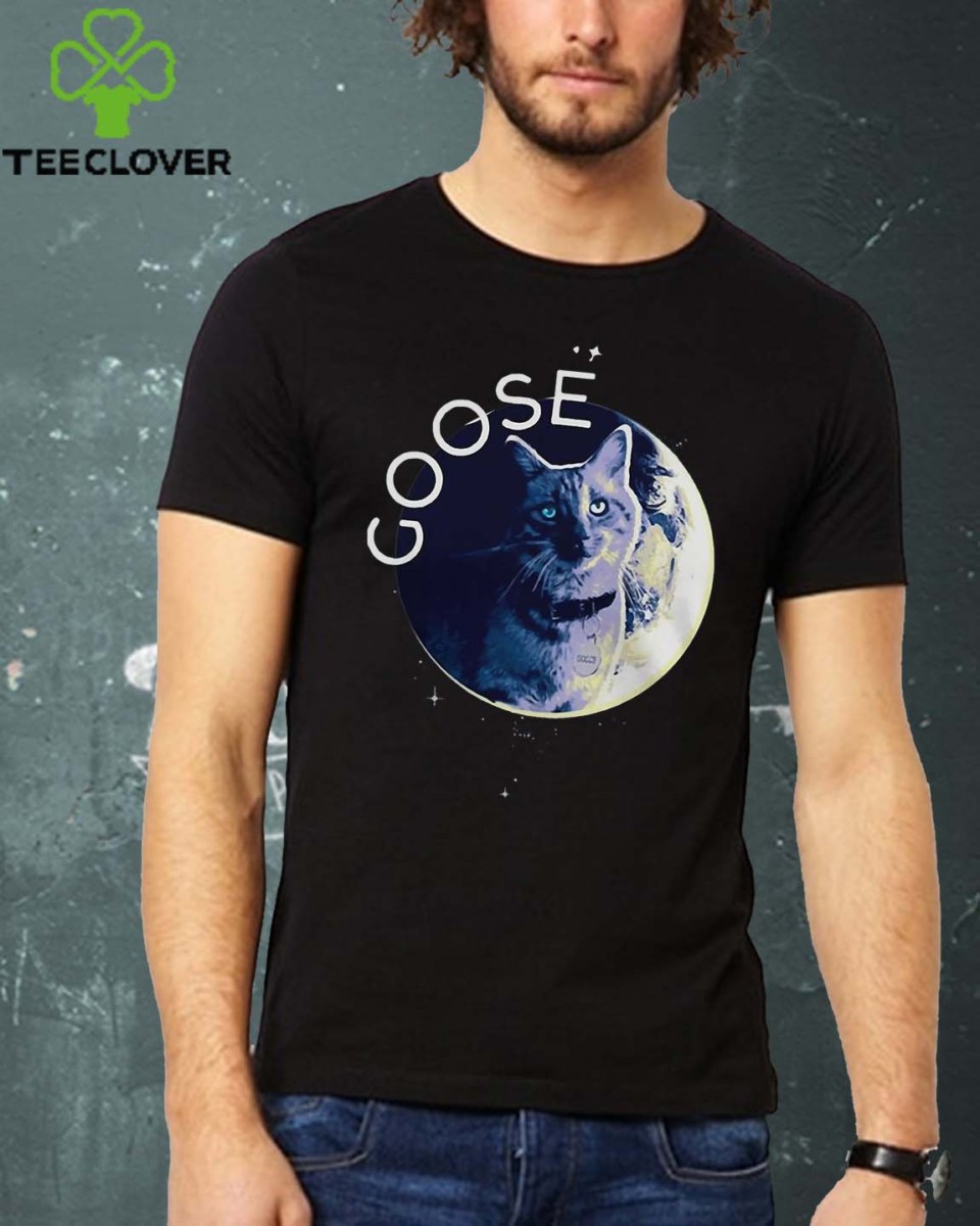 Flerken Goose the Cat in the moon Ladies T Shirt