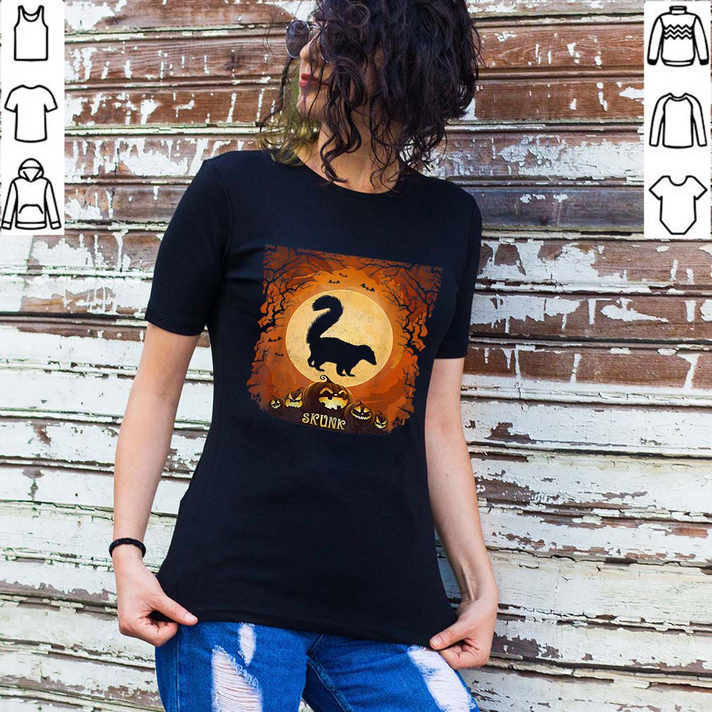 Funny Women Skunk Full Moon Animal Silhouette Halloween shirt
