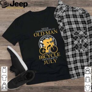 Never underestimate an old man with a Bicycle who was born in July shirt