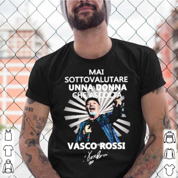 Mai sottovalutare una donna che ascolta vasco rossi hoodie, sweater, longsleeve, shirt v-neck, t-shirt