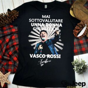 Mai sottovalutare una donna che ascolta vasco rossi hoodie, sweater, longsleeve, shirt v-neck, t-shirt