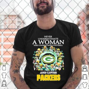 Never Underestimate A Woman Who Understand Football And Loves Packers shirt