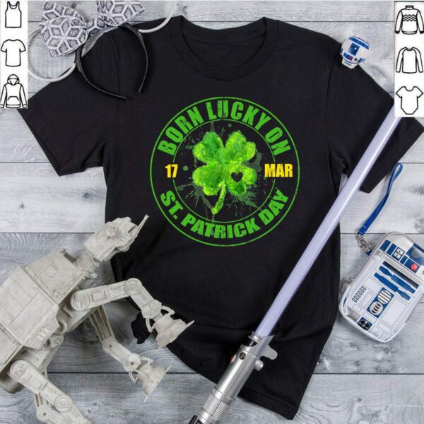 Born Lucky On 17 March St Patrick’s Day Shamrock Birthday T-Shirt T-Shirt