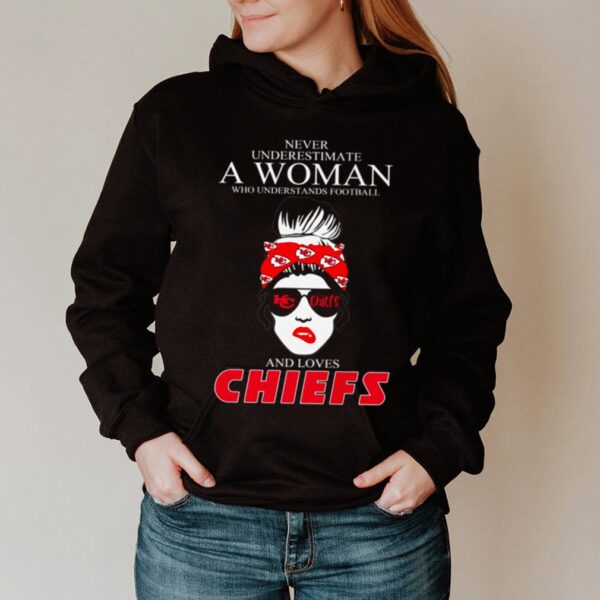 Girl Never underestimate a woman who understands football and lover Kansas City Chiefs hoodie, sweater, longsleeve, shirt v-neck, t-shirt