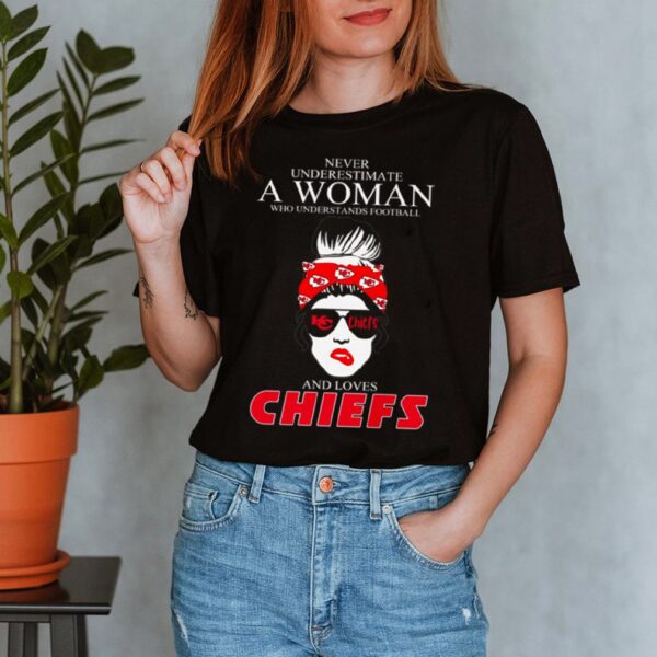 Girl Never underestimate a woman who understands football and lover Kansas City Chiefs hoodie, sweater, longsleeve, shirt v-neck, t-shirt