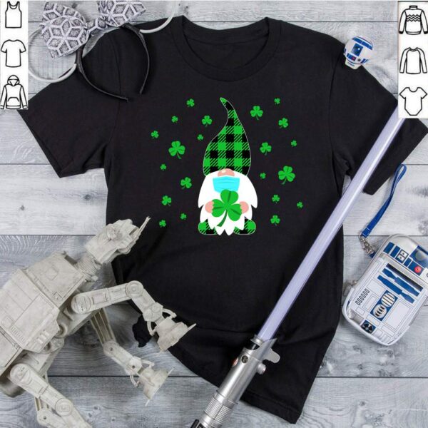 St Paddys Day 2021 Gnome in a mask – Buffalo Plaid T-Shirt