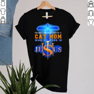 Never Underestimate a Cat Mom Who Believes Jesus Shirt 3