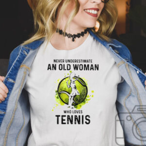 Never underestimate an old woman who loves tennis hoodie, sweater, longsleeve, shirt v-neck, t-shirt
