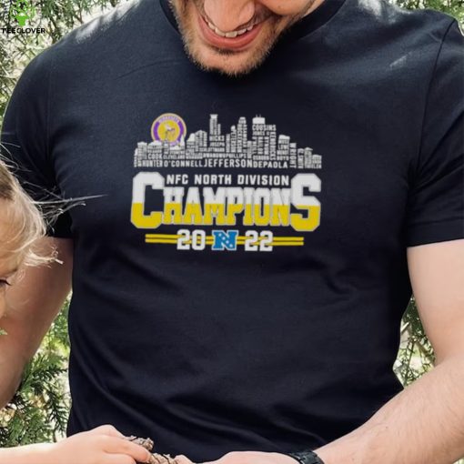 2022 NFC North division Champions Minnesota Vikings Players names city skyline Shirt