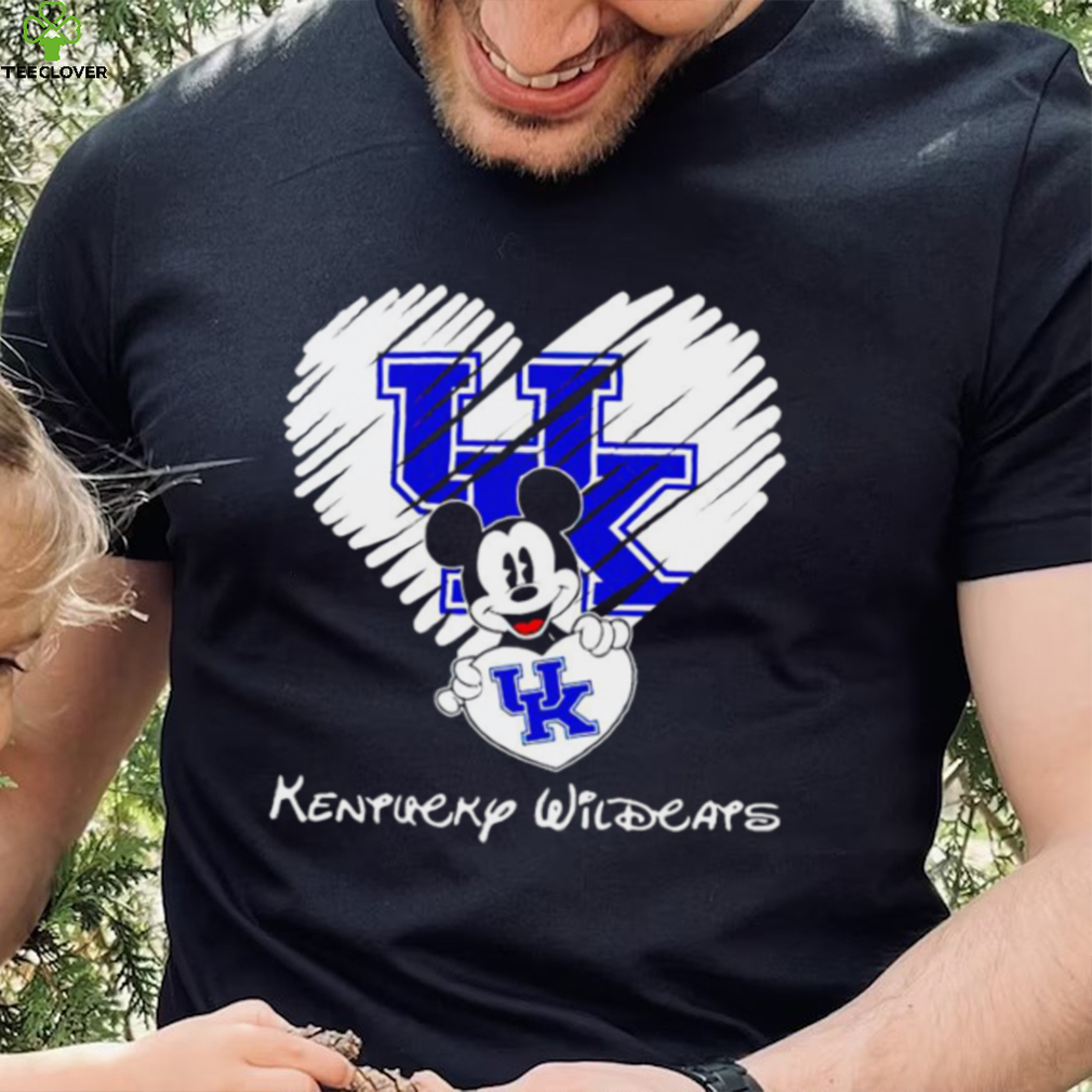 2023 Mickey Mouse heart Love Kentucky Wildcats logo shirt 2023 Mickey Mouse heart Love Kentucky Wildcats logo shirt