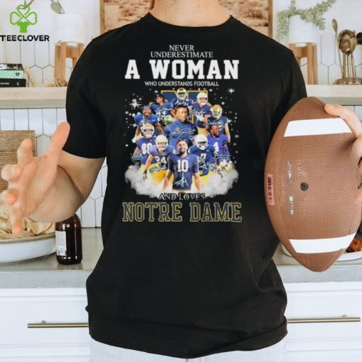 2023 Never underestimate a Woman who understands football and loves Notre Dame team signatures hoodie, sweater, longsleeve, shirt v-neck, t-shirt