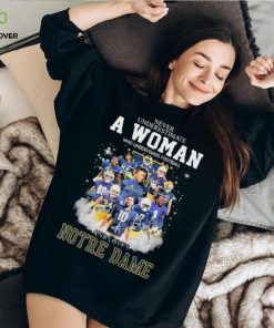 2023 Never underestimate a Woman who understands football and loves Notre Dame team signatures hoodie, sweater, longsleeve, shirt v-neck, t-shirt