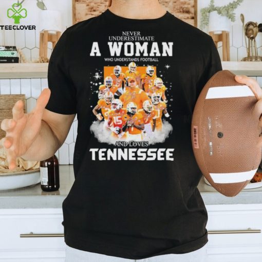 2023 Never underestimate a Woman who understands football and loves Tennessee team signatures hoodie, sweater, longsleeve, shirt v-neck, t-shirt