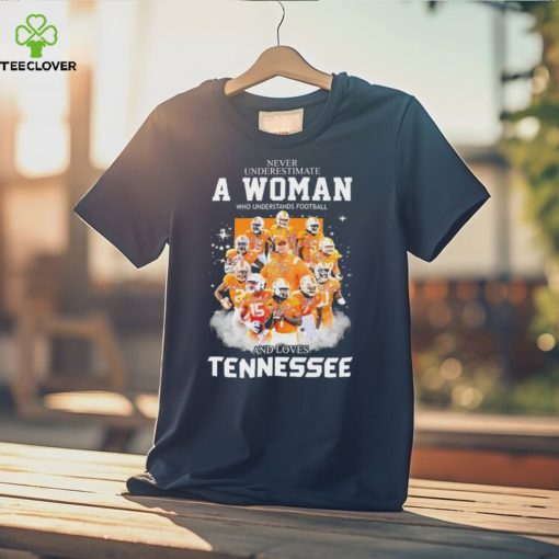 2023 Never underestimate a Woman who understands football and loves Tennessee team signatures hoodie, sweater, longsleeve, shirt v-neck, t-shirt