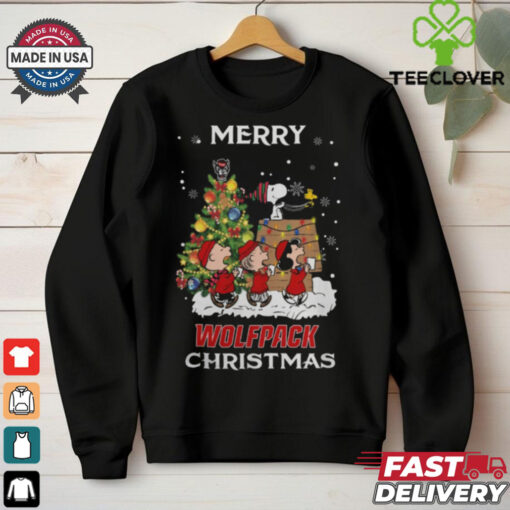 2024 NC State Wolfpack Snoopy And Friends Merry Christmas Shirt
