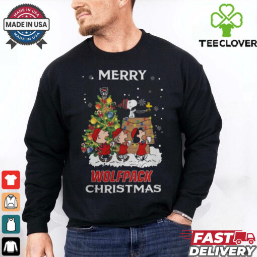 2024 NC State Wolfpack Snoopy And Friends Merry Christmas Shirt