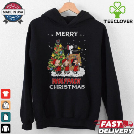 2024 NC State Wolfpack Snoopy And Friends Merry Christmas Shirt
