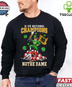 2025 National Champions Trophy Notre Dame Fighting Irish Mascot vs Ohio State Buckeyes Players Graphic shirt