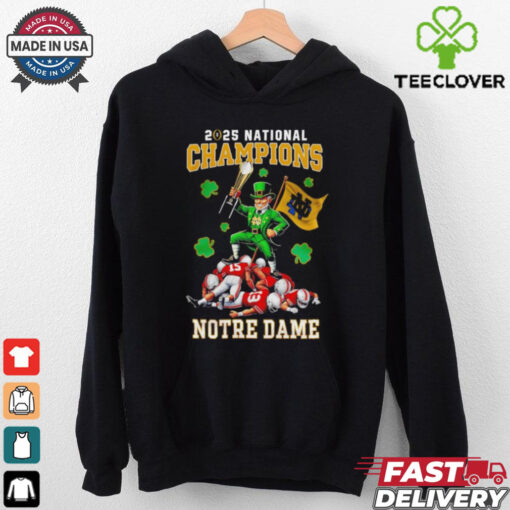 2025 National Champions Trophy Notre Dame Fighting Irish Mascot vs Ohio State Buckeyes Players Graphic shirt