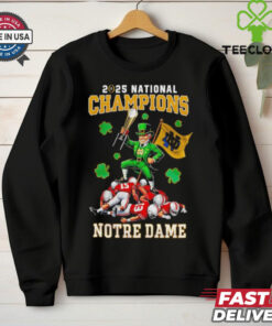 2025 National Champions Trophy Notre Dame Fighting Irish Mascot vs Ohio State Buckeyes Players Graphic shirt