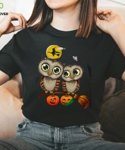This funny tshirt is for girls of all ages who love owls. It's a nice present for your Classic T Shirt