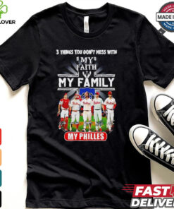 3 things you don’t mess with my faith my family my Philadelphia Phillies signatures shirt