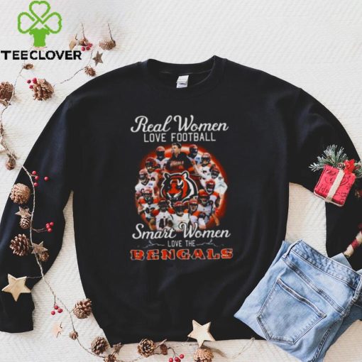 Real women love baseball smart women love the Cincinnati Bengals signatures 2022 hoodie, sweater, longsleeve, shirt v-neck, t-shirt