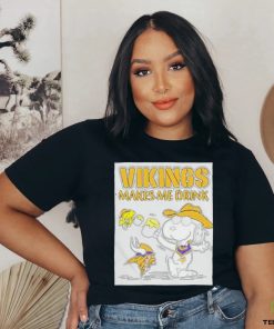 Snoopy And Woodstock Minnesota Vikings Makes Me Drinks Shirt