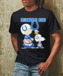 Indianapolis Colts Snoopy Plays The Football Game hoodie, sweater, longsleeve, shirt v-neck, t-shirt