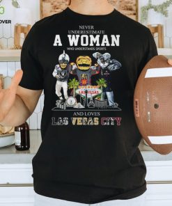 2023 Never underestimate a Woman who understands football and loves Notre Dame team signatures shirt