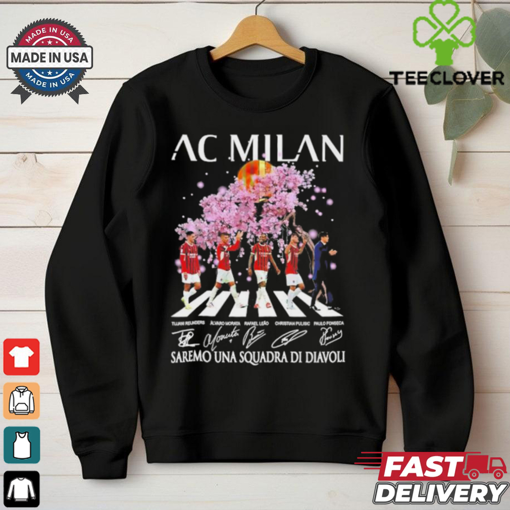 AC Milan Paulo Fonseca Pulisic Leao Morata and Reijnders road saremo una squadra di diavoli signatures shirt AC Milan Paulo Fonseca Pulisic Leao Morata and Reijnders road saremo una squadra di diavoli signatures shirt