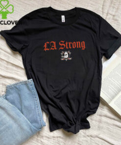 The **Anaheim Ducks Fanatics Unisex LA Strong Shirt** is a stylish and bold shirt that celebrates the strength and resilience of Los Angeles, while showing support for the Anaheim Ducks. With a sleek design and comfortable fit, this shirt is perfect for fans who want to represent their favorite team and the LA community.