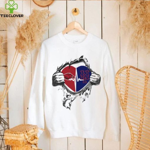 Arkansas Razorbacks vs New York Mets heart logo hoodie, sweater, longsleeve, shirt v-neck, t-shirt