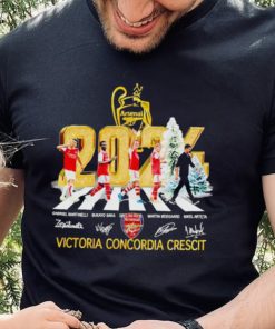 Arsenal 2024 Victoria Concordia Crescit signatures shirt