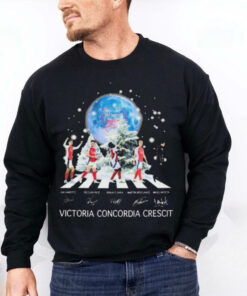 Arsenal Victoria Concordia Crescit Christmas 2024 Signatures hoodie, sweater, longsleeve, shirt v-neck, t-shirt