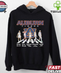 The **Auburn Tigers Men’s Basketball Abbey Road 2025 Shirt** features a creative design inspired by the iconic Abbey Road album cover, with Auburn Tigers basketball players in place of The Beatles. A unique and stylish way for fans to support their team in the 2025 season!