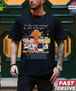 Auburn Tigers Peanuts Characters Autumn It’s The Most Wonderful Time Of The Year Shirt