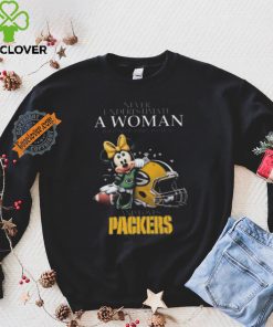Awesome Mickey mouse never underestimate a woman who understands football and loves green bay packers shirt