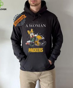Awesome Mickey mouse never underestimate a woman who understands football and loves green bay packers shirt