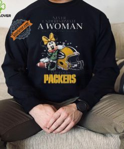 Awesome Mickey mouse never underestimate a woman who understands football and loves green bay packers shirt