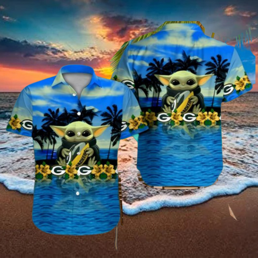 Baby Yoda Hug Green Bay Packers Hawaiian Shirt Baby Yoda Hug Green Bay Packers Hawaiian Shirt