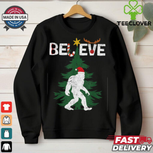 Believe Bigfoot Sasquatch Yeti Santa Hat Christmas T Shirt Recovered