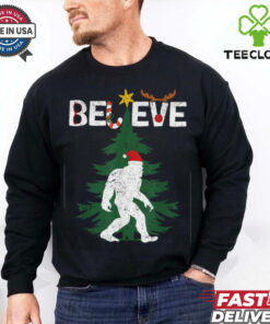 Believe Bigfoot Sasquatch Yeti Santa Hat Christmas T Shirt Recovered