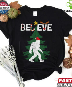 Believe Bigfoot Sasquatch Yeti Santa Hat Christmas T Shirt Recovered