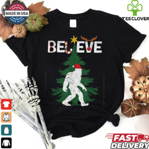 Believe Bigfoot Sasquatch Yeti Santa Hat Christmas T Shirt Recovered