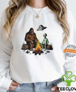Bigfoot And Alien Campfire For Outdoor Lovers T Shirt