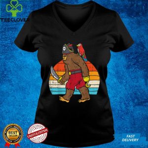 Bigfoot Sasquatch Pirate Parrot Retro Halloween Men Boys T Shirt